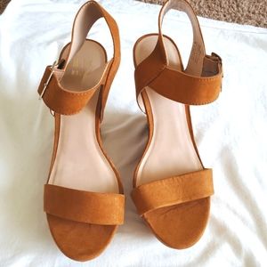 Mix No. 6 Tan Wedge